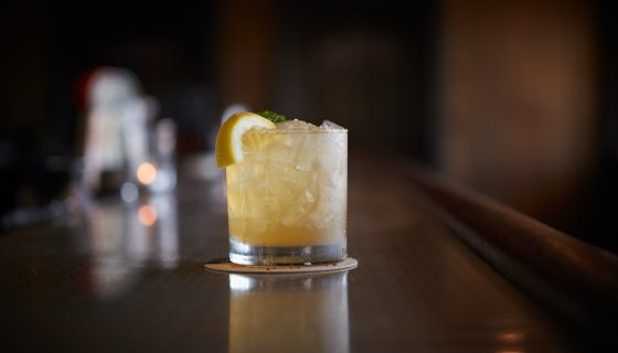 ALT: 블랙홀 호빠 내부 전경 이미지